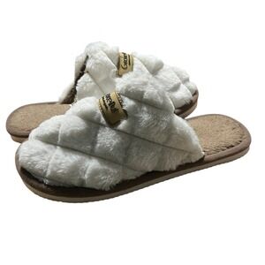 Graceful Women's White Faux Fur Quilted Slippers Cozy Lounge Slides